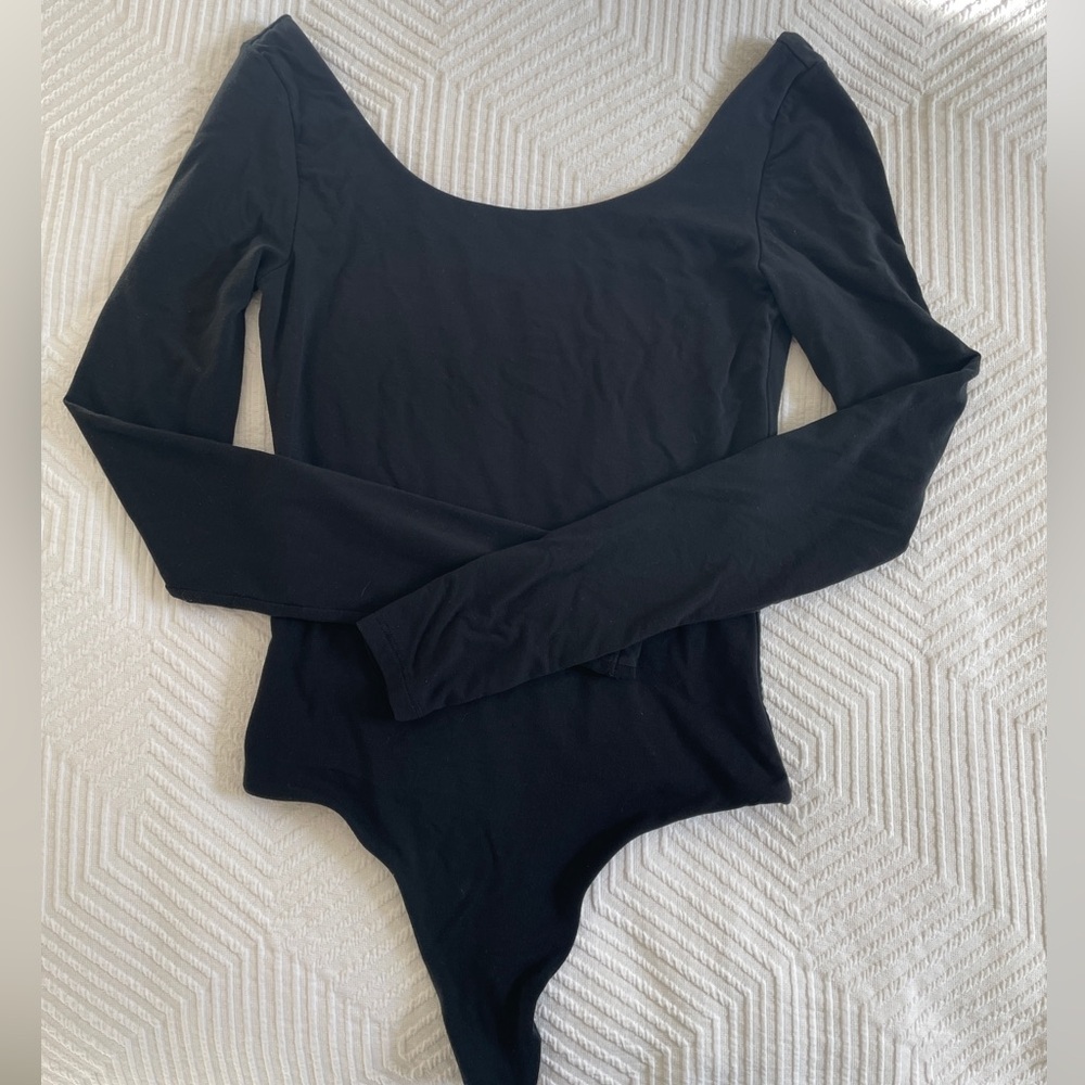 Aritzia Long Sleeve Scoop Neck Bodysuit
